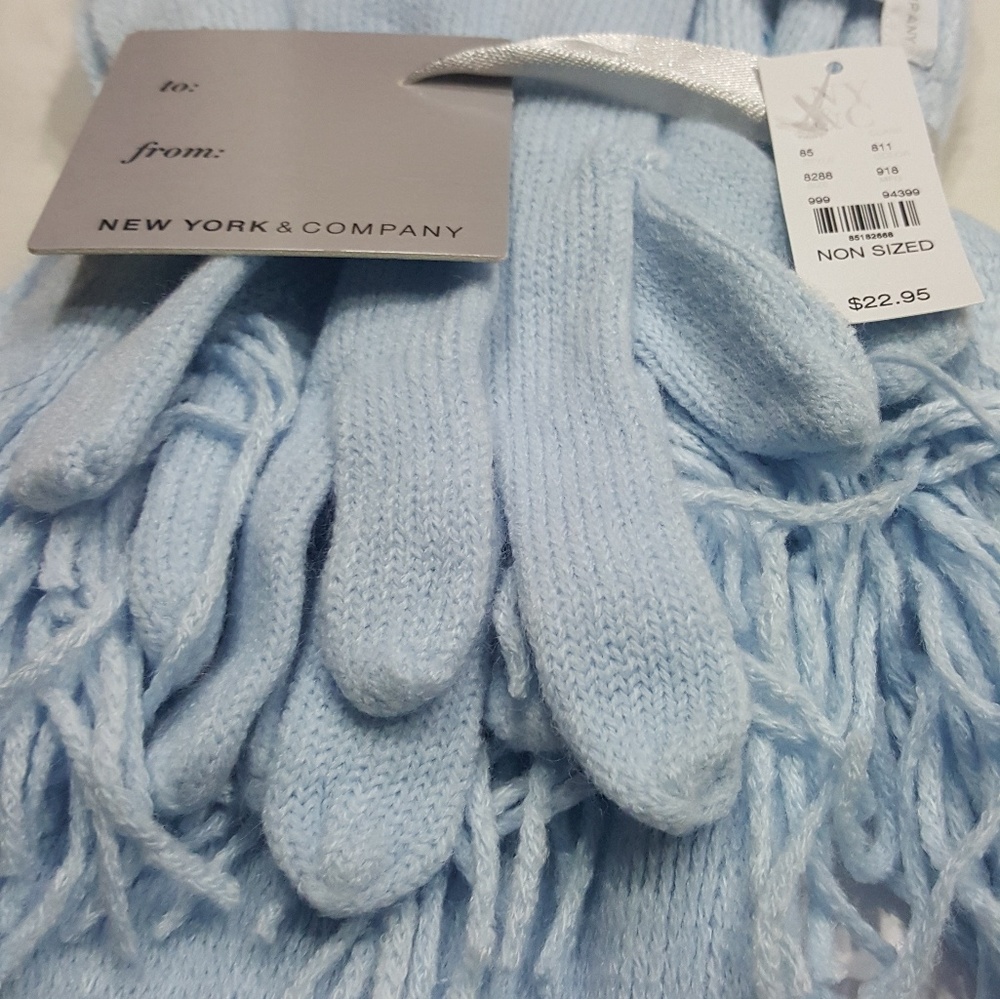 New York And Company Scarf/Glove gift set